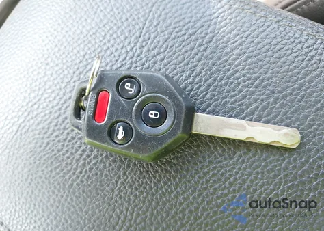 2010 Subaru Outback 2.5I Limited z USA, uszkodzony, nr VIN 4S4BRBJCXA3383797